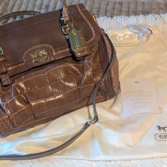 New with tags Coach Madison Embossed Flap Carry-All Coach - Picture 4 of 15